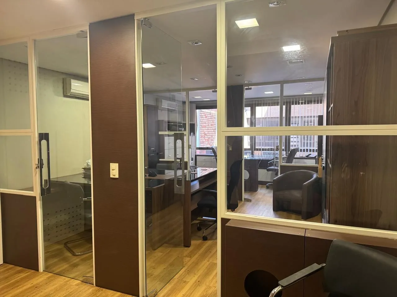 Imagem Sala comercial mobiliada com 42m² no bairro Praia de Belas DESOCUPADA