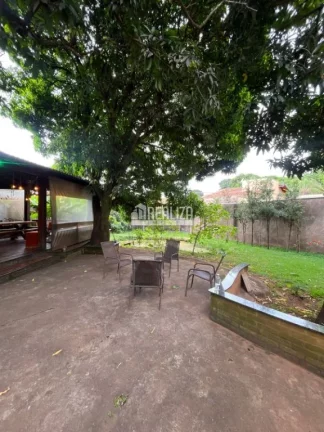 Imagem Casa com piscina e varanda no bairro Boa Vista, Uberaba