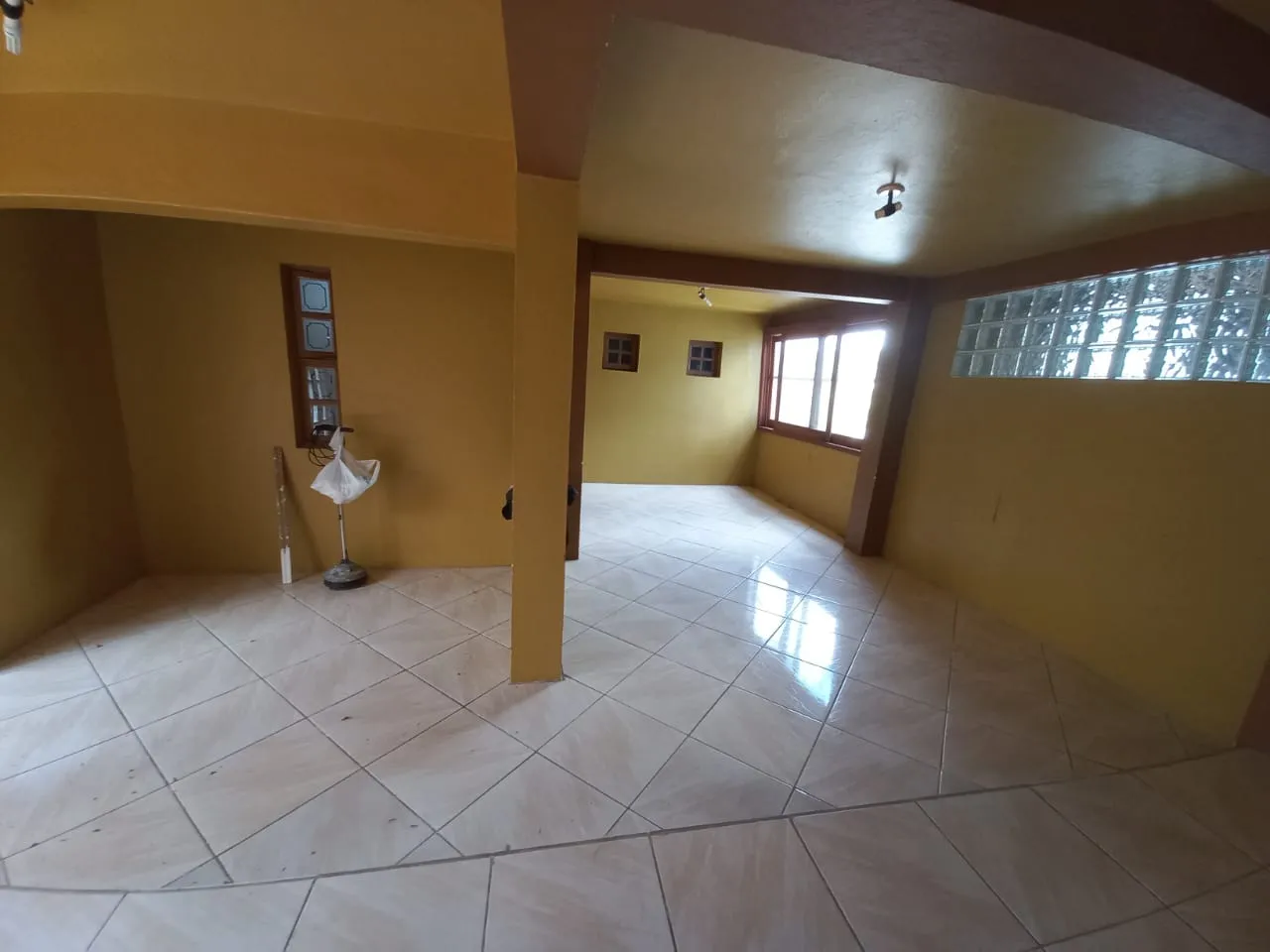 Imagem Casa à venda em Viamão, Centro - 363.6m² - Piscina, Churrasqueira, Closet, Lareira...
