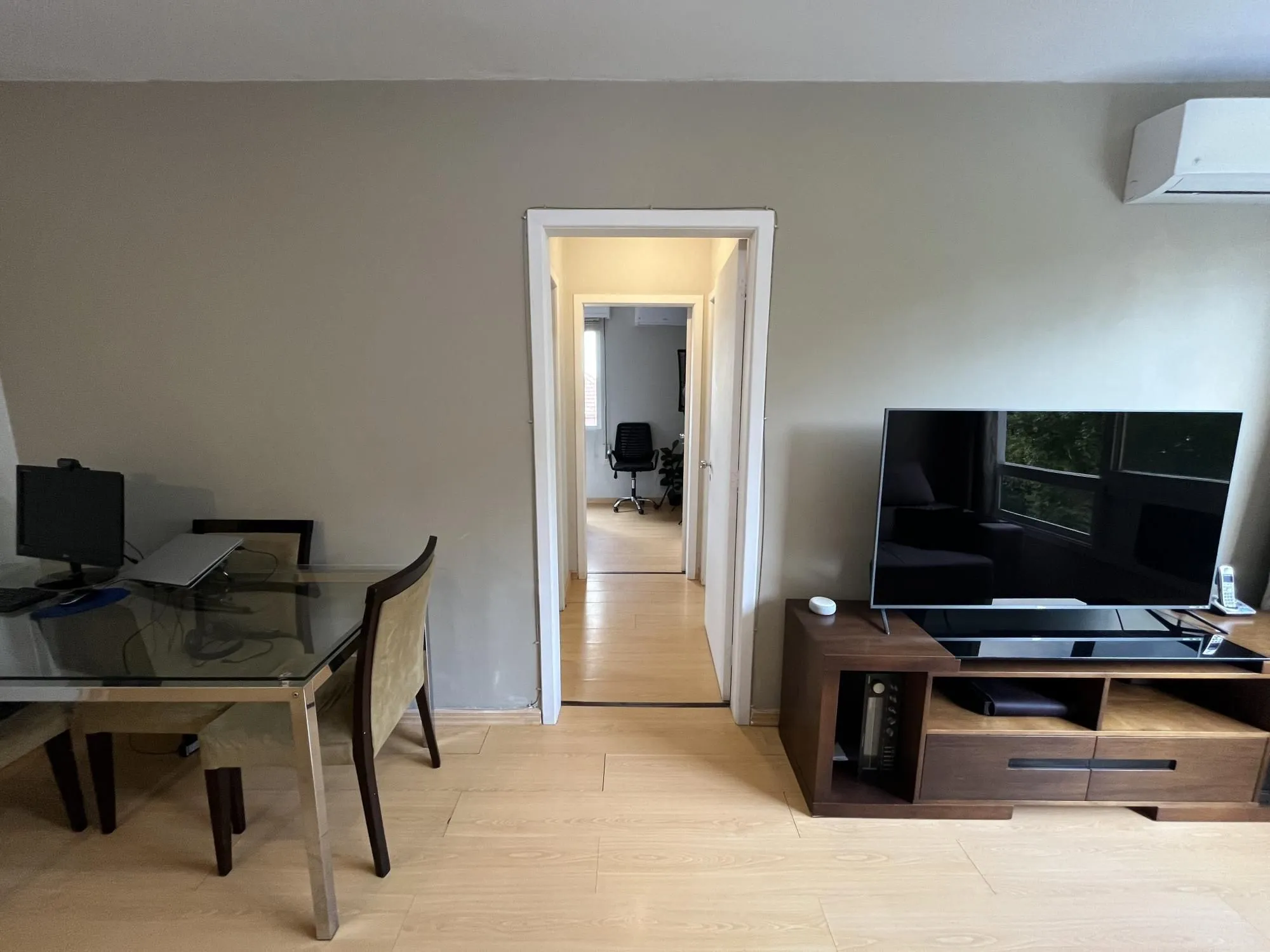 Imagem Apartamento com 02 quartos no Bairro Passo da Areia, Porto Alegre