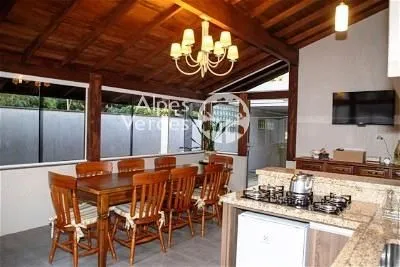 Imagem Casa com 6 quartos, 510m2, à venda em Canela, Centro