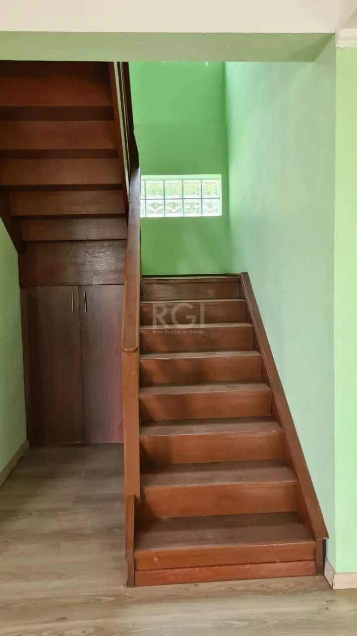 Imagem Sobrado para Venda - 200m², 3 dormitórios, sendo 1 suites, 3 vagas - Belém Novo