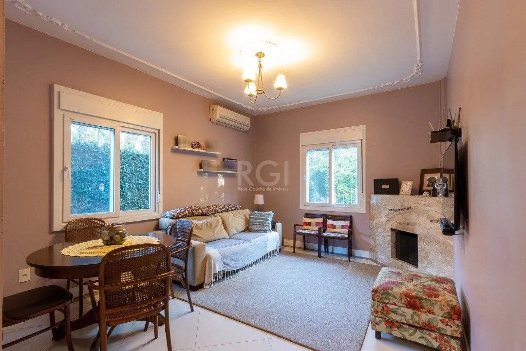 Imagem Casa para Venda - 200m², 3 dormitórios, sendo 1 suites, 2 vagas - Vila Assunção