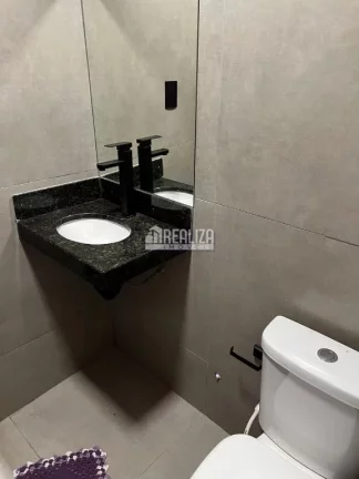 Imagem Casa à venda no Jardim Espanha, Uberaba | 2 dormitórios, suíte, piscina e varanda gourmet