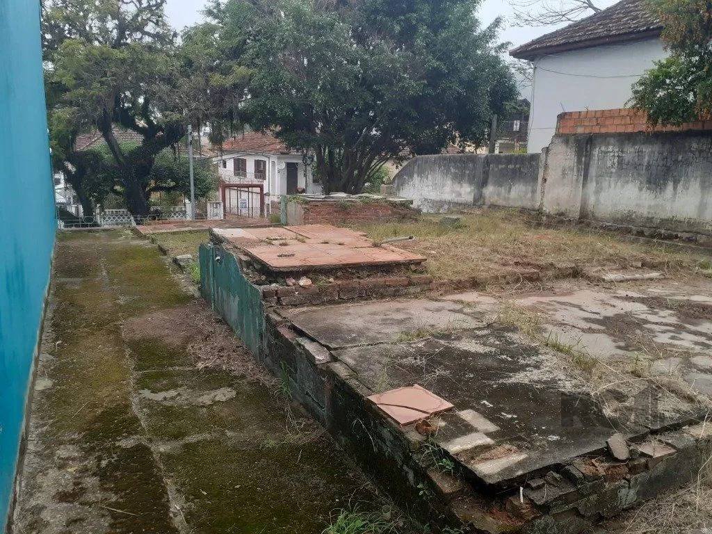 Imagem Vendo terreno no Bairro Partenon em Porto Alegre.