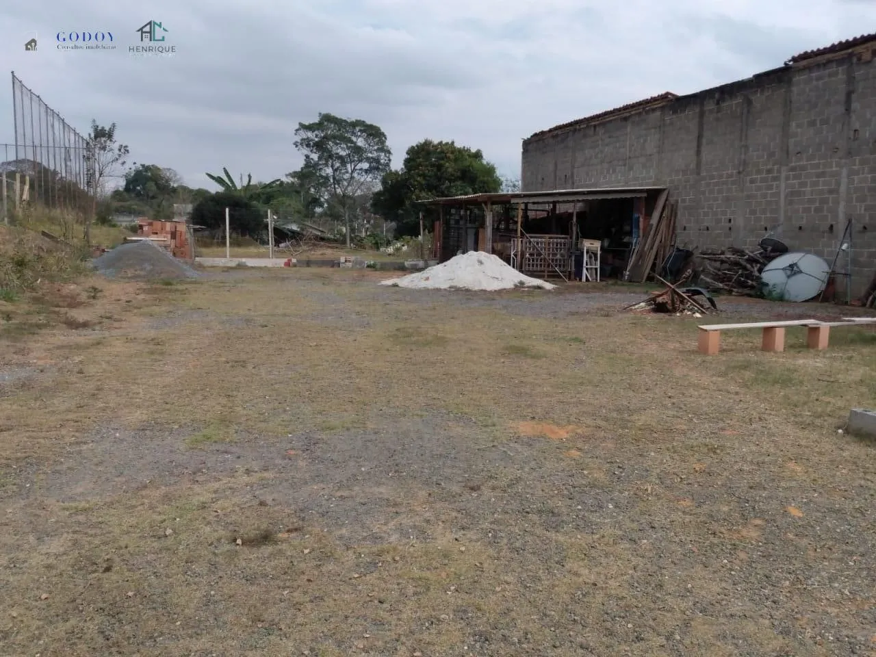Imagem Chácara à venda 3 Quartos, 2 Vagas, 1800M², Parque Lago Azul, Pindamonhangaba - SP