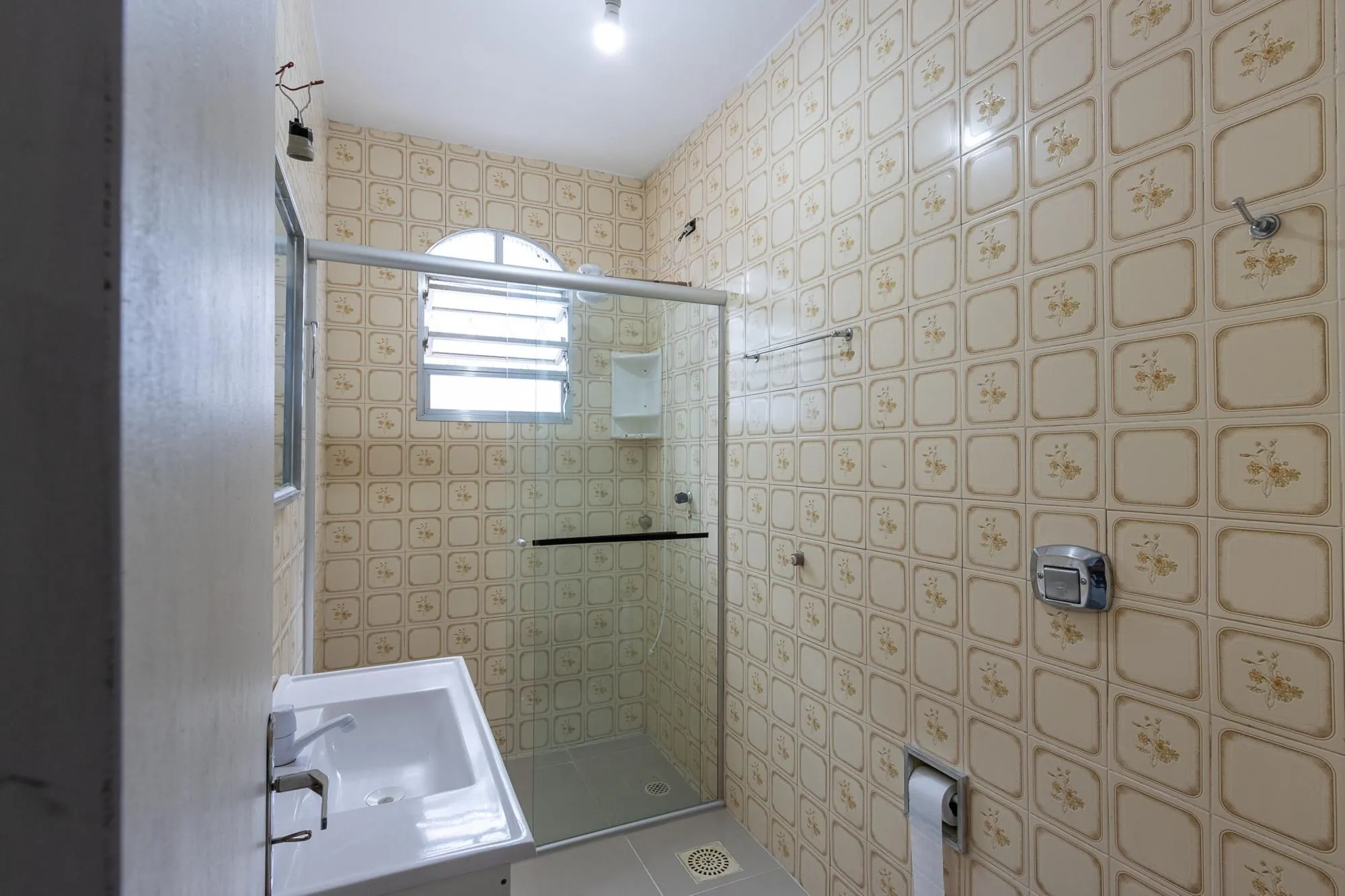 Imagem Terreno com 2 casas, 4 quartos, 1 suite - Bairro Cavalhada
