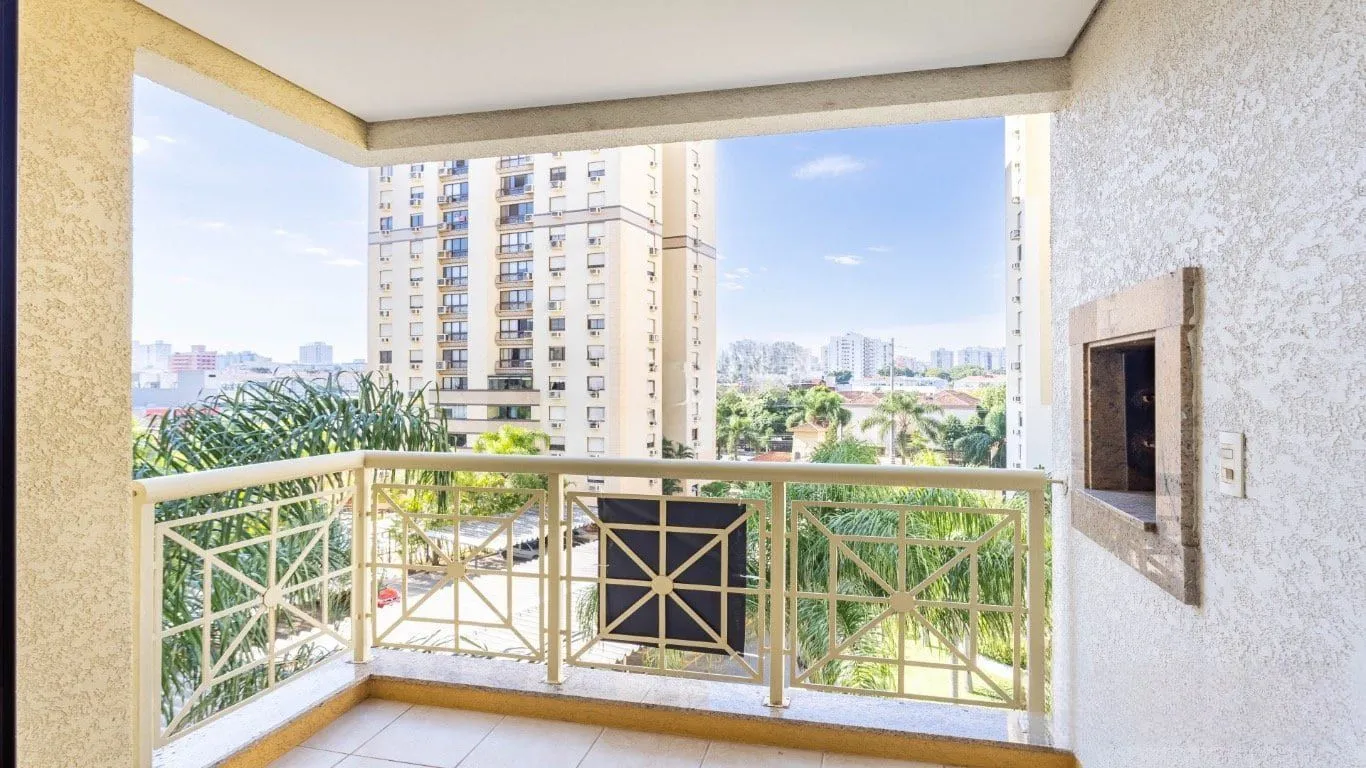 Apartamento de 2 dormitorios à venda em Passo da Areia, Porto Alegre.