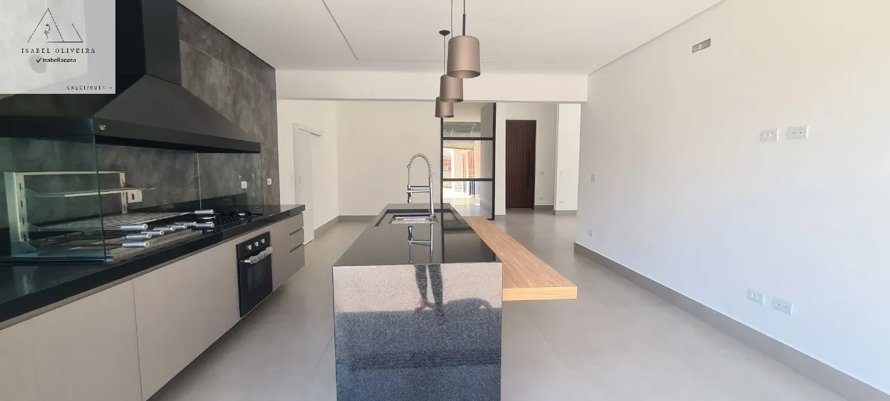 Imagem Oportunidade única! Casa em condomínio à venda em Salto-SP, Portal dos Bandeirantes. 3 quartos, 3 suítes, 2 salas, 4 banheiros, 4 vagas, 228m².