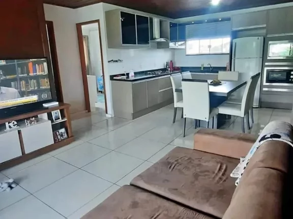 Imagem Casa espaçosa no centro de Garopaba-SC: 4 quartos, 3 salas e localização privilegiada!