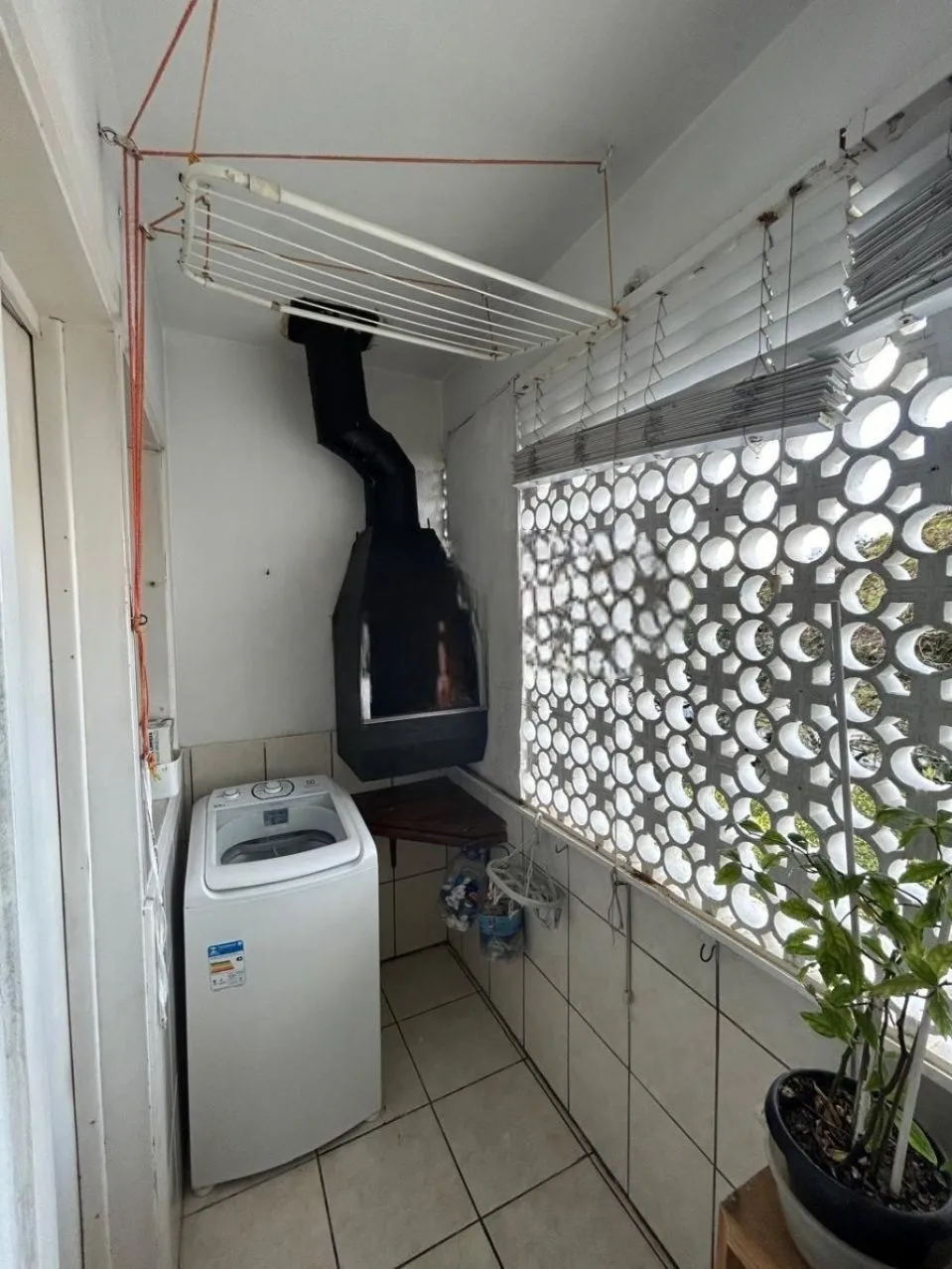 Imagem Amplo Apartamento de 3 Dormitórios com Churrasqueira no Bairro Floresta