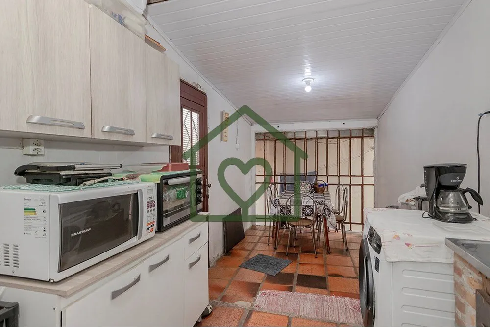 Imagem Descubra a sua próxima casa em Porto Alegre, localizada no encantador bairro de Santa Tereza. Esta ...