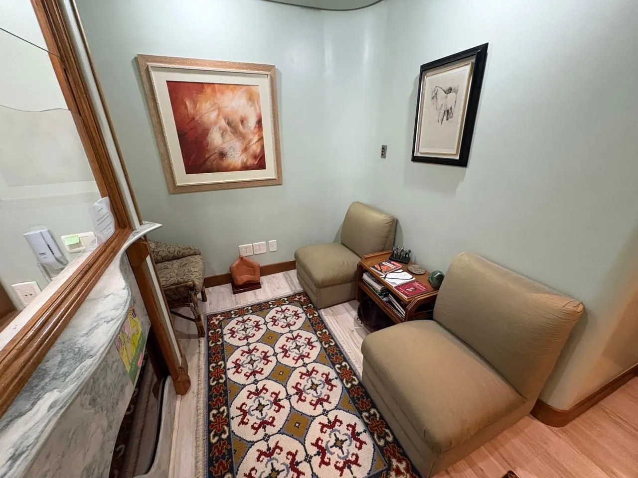 Imagem Sala comercial no bairro Três figueiras