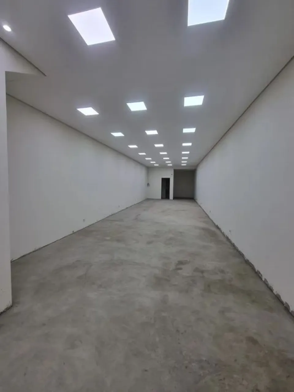 Imagem Salão Comercial para Locação em Sorocaba-SP, Bairro Parque São Bento: 1 Sala, 1 Banheiro, 125m² de Área. Venha Conferir!