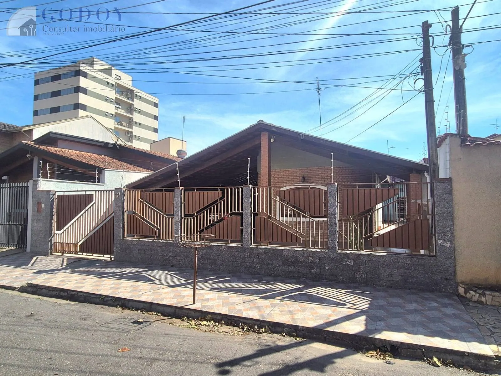 Imagem Casa Térrea no Centro - Ideal para Moradia ou Comércio