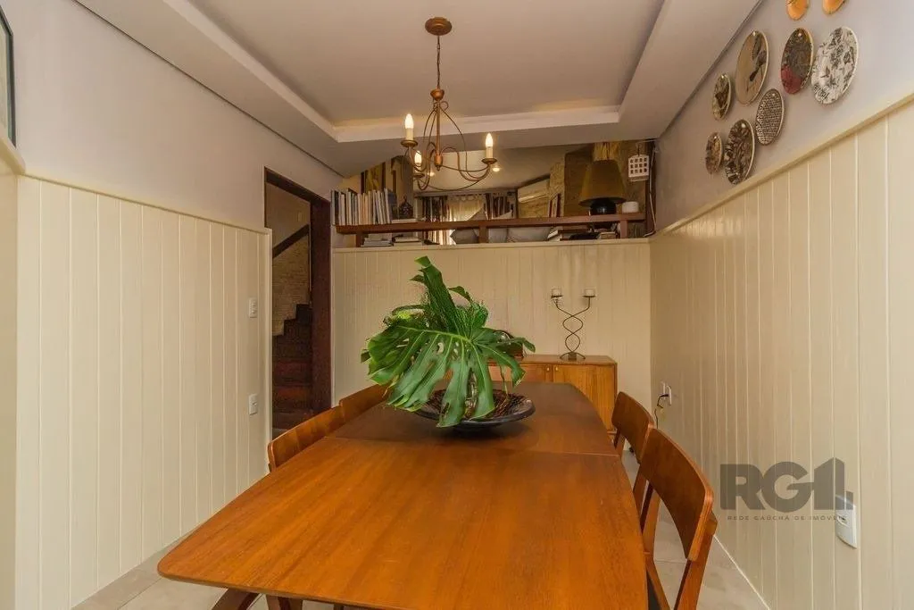 Imagem Casa em Condomínio 199m² - 3 dormitórios, 2 vagas no bairro Nonoai