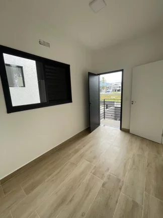 Imagem Casa à venda com 3 quartos, sendo 1 suíte, em Vila Petrópolis, Atibaia - SP