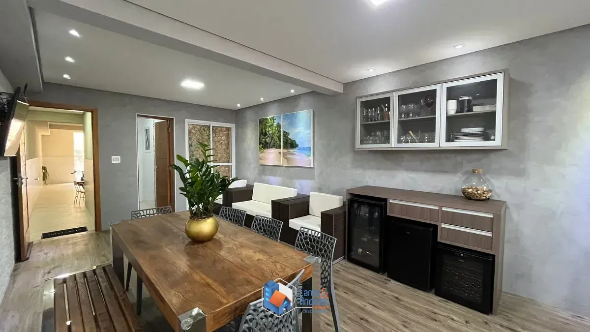 Imagem Sobrado para venda em Jardim Regina com 3 quartos, sendo 3 suítes, 183m²