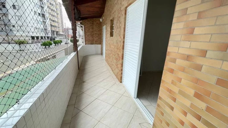 Imagem Conforto e Lazer a Passos da Praia: Sobrado com Piscina e Hidromassagem!