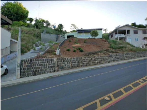 Imagem Casa para Venda em Concórdia, Gruta, 4 dormitórios, 2 banheiros