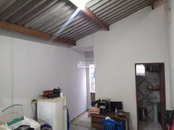 Imagem Casa à venda no bairro Conjunto Costa Telles I, Uberaba - 3 quartos e 4 vagas de garagem!