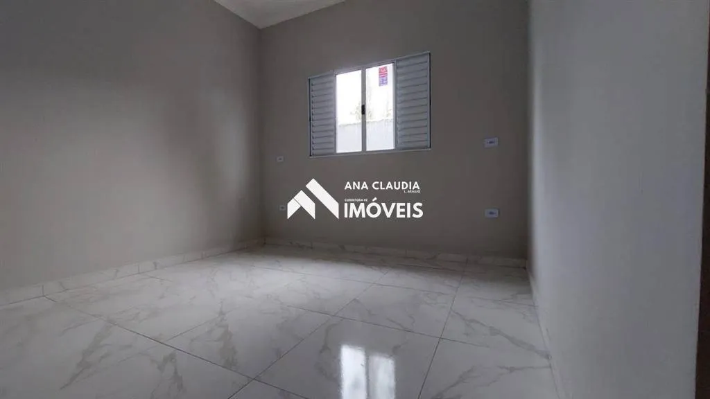 Imagem Casa nova com piscina na praia de Itanhaém, 400 metros da Av. marginal lado serra.