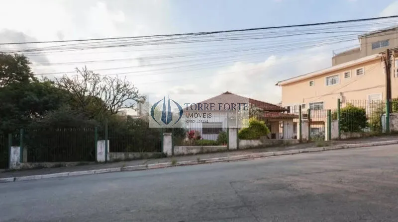 Foto do imóvel Casa espaçosa com 250 m², 3 dormitórios, 1 banheiro, 5 vagas de garagem em Rua Professor Dário Ribeiro