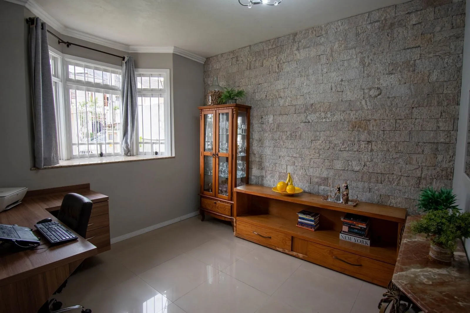 Imagem Casa sobrado no bairro Mont Serrat em Canoas