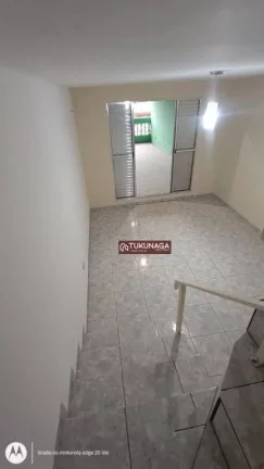 Imagem Sobrado com 3 dormitórios para alugar, 134 m² por R$ 2.241,08/mês - Cidade Soberana - Guarulhos/SP