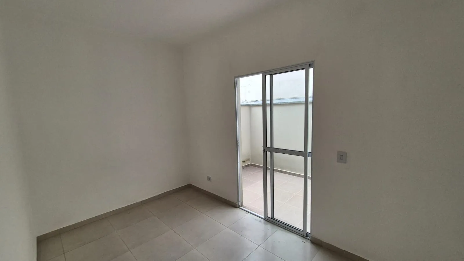 Imagem Oportunidade Próximo à Av. Itavuvu | Casa a venda | 2 Quartos | Quintal | Ótimo Acabamento | 50 m² | Jardim Santa Madre Paulina