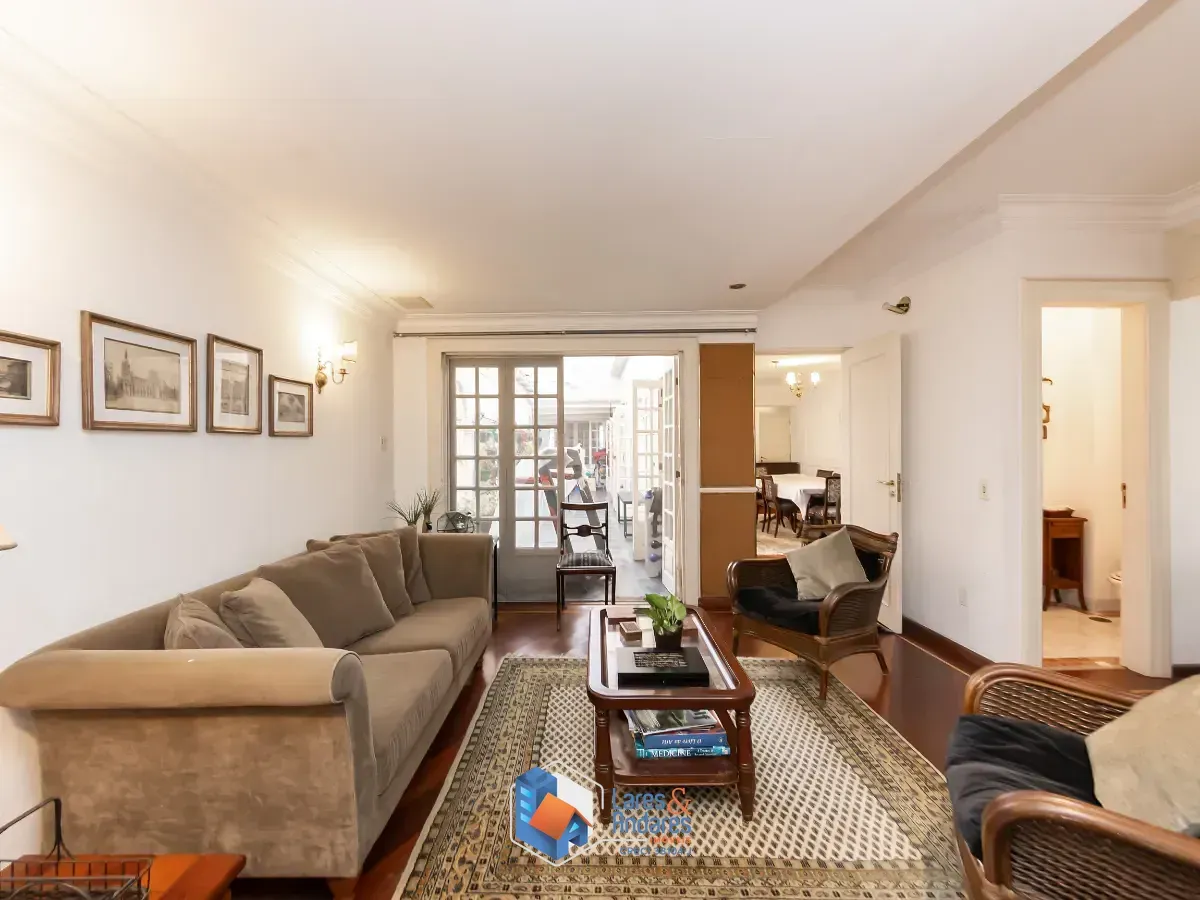 Foto do imóvel Casa para venda em Jardim Paulistano com 4 quartos, sendo 2 suítes, 400m² em Rua Mariana Corrêa
