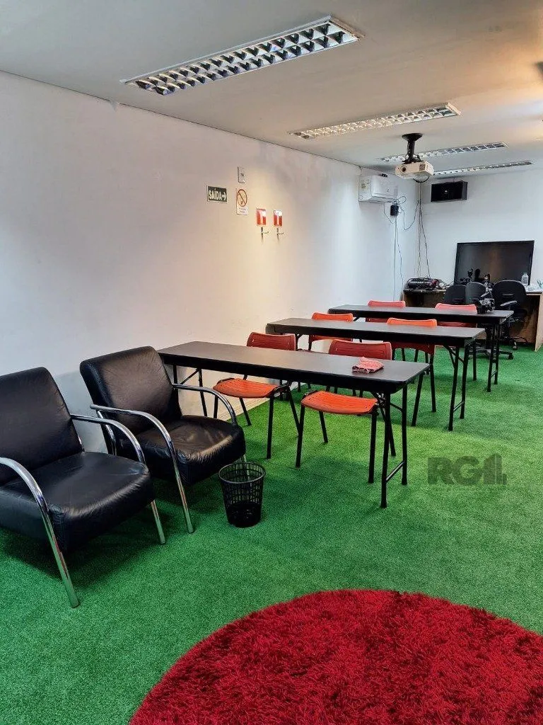 Imagem casa misto -7 salas - 325,12 m² - Menino Deus