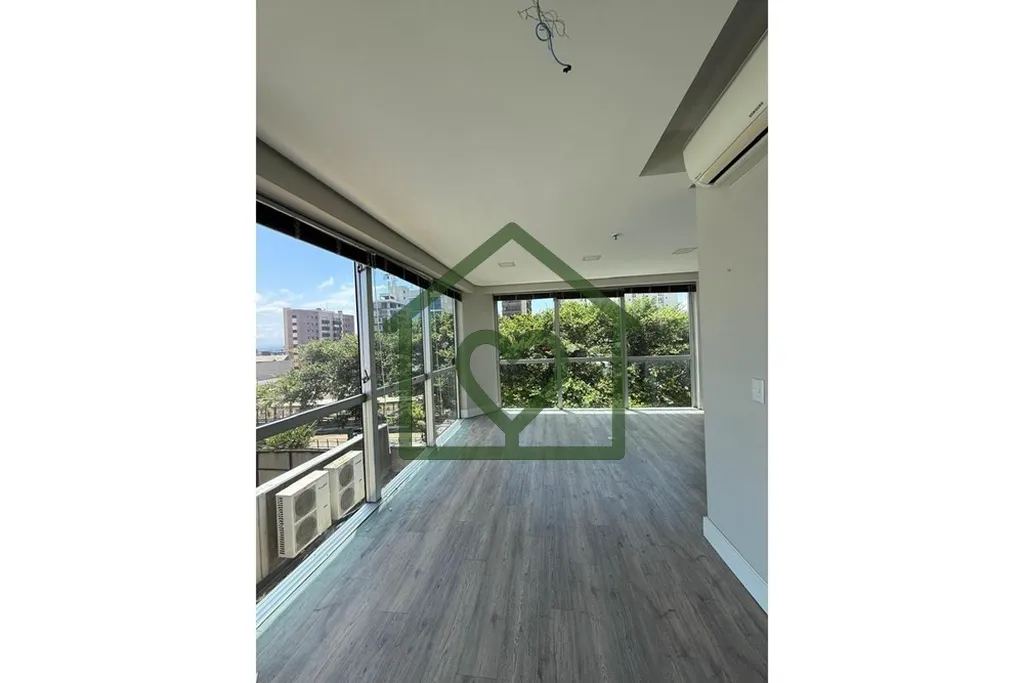 Imagem Descubra uma excelente oportunidade de investimento comercial em Porto Alegre com este Cj. Comercial...