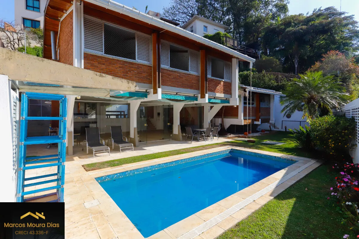 Foto do imóvel Casa no Sumaré com 3 Dormitórios ( 1 suíte), 359m² com Piscina, Elevador, Churrasqueira e 6 Vagas de Garagem