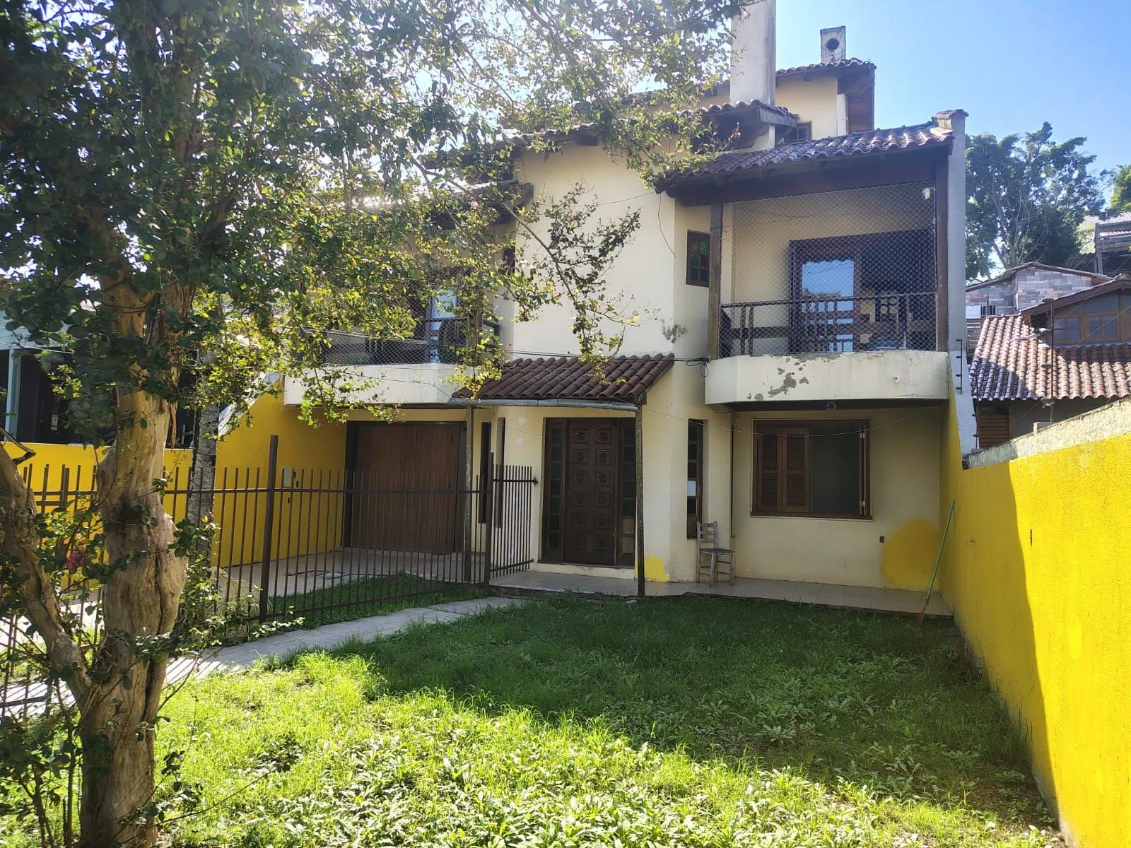 Imagem Casa de 4 dormitórios, 1 suíte e 4 vagas de garagem no bairro Cavalhada.