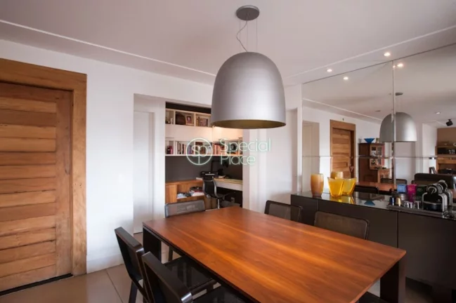 Imagem Lindo apartamento com 163m2 em rua muito procurada no Panamby. Condomínio com lazer completo destac...