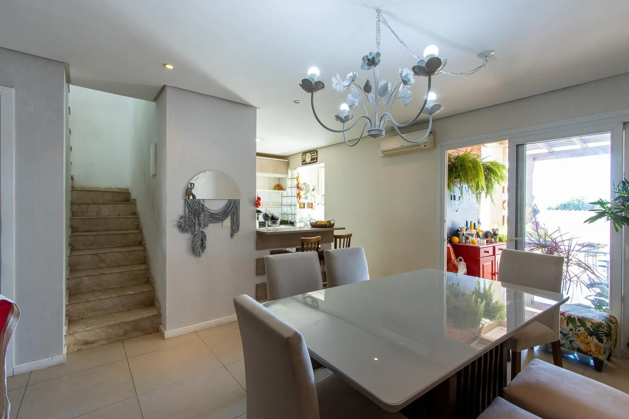 Imagem Casa com 3 dormitórios, suíte com closet e piscina no Condomínio Cinque Terre