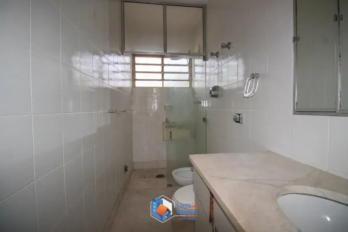 Imagem Sobrado para venda em Moema com 5 quartos, sendo 1 suíte, 209m²