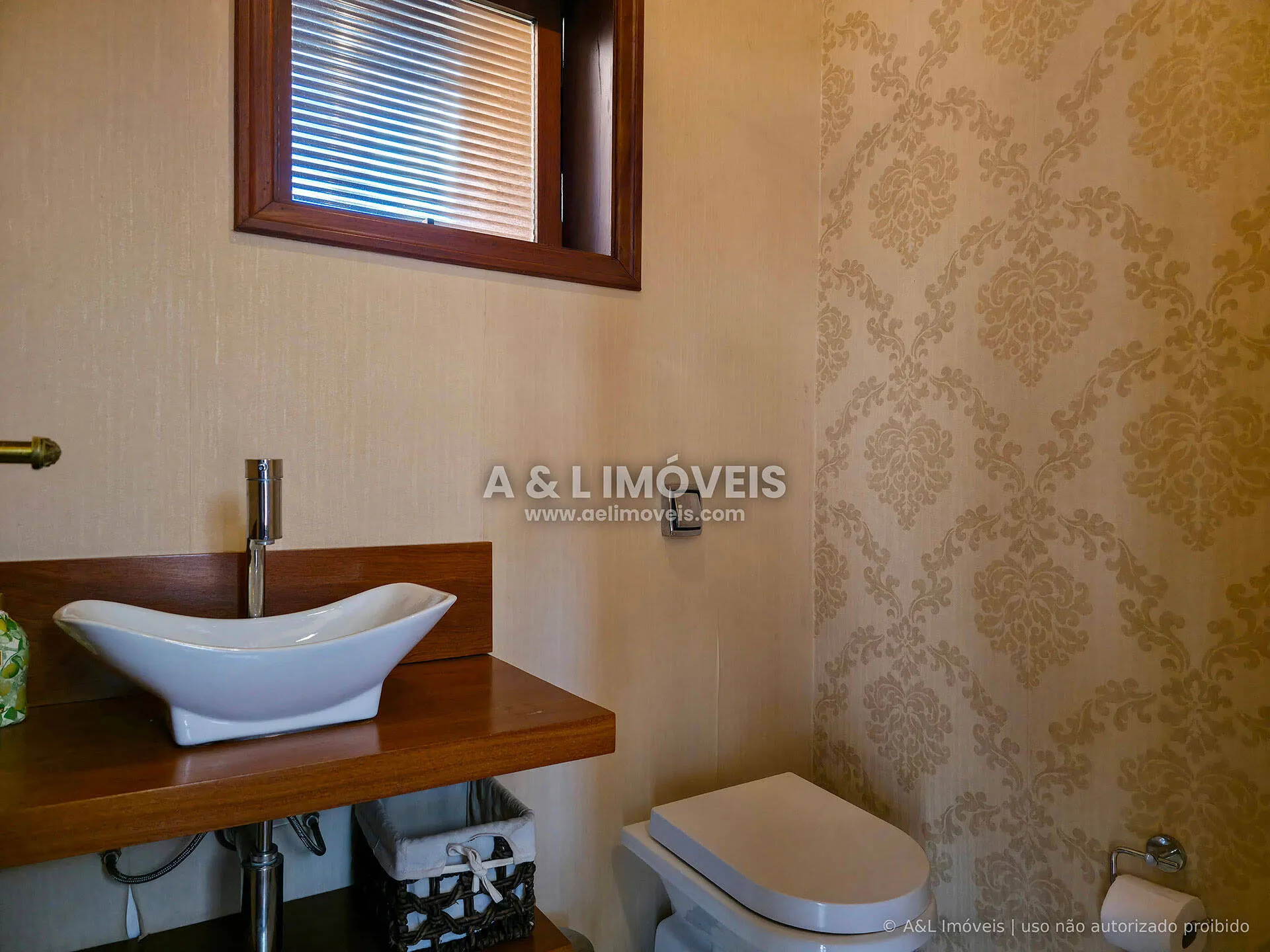 Imagem Casa à venda em Capivari, Campos do Jordão | 4 dormitórios e 2 suítes