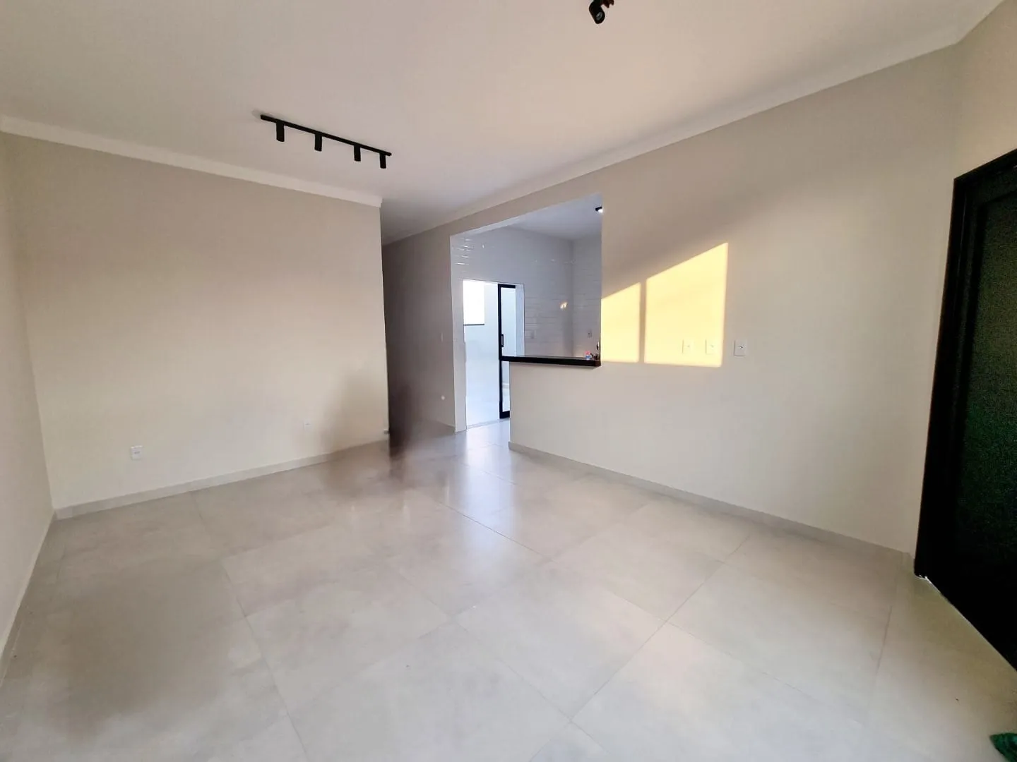 Imagem Casa térrea moderna com 3 dormitórios, suíte, closet, área gourmet e acabamentos de alta qualidade e bom gosto.