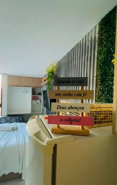Imagem Flat mobiliado a 250 m do mar, pronto para locação por temporada, com piscina, elevador e condomínio fechado.