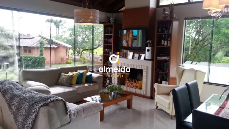 Imagem Casa 4 dormitórios à venda Nossa Senhora de Lourdes Santa Maria/RS