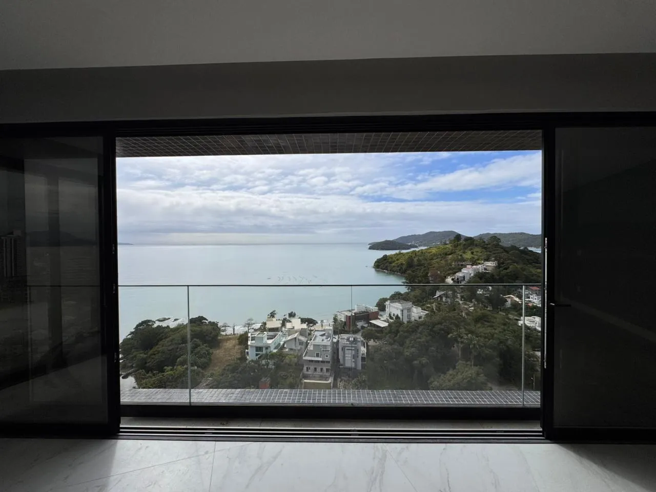 Imagem Apartamento com vista para o mar à venda com 155.85m2 por R$ 3.900.000,00