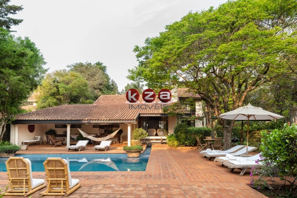 Imagem Casa de Luxo à Venda em Arandu-SP, Bairro Avaré: 4 quartos, 4 suítes, 3 salas, 6 banheiros, 6 vagas de garagem, 500m².