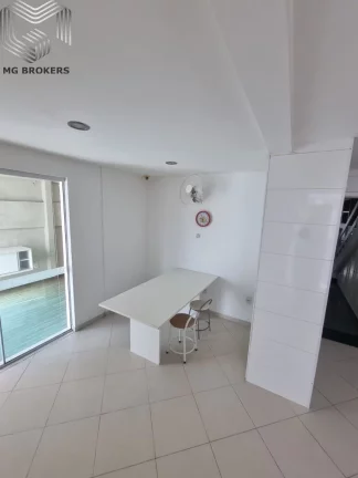 Imagem Casa de alto padrão em condomínio na Barra da Tijuca, Rio de Janeiro: 4 quartos, 3 suítes, 3 vagas, 250m². Imperdível!