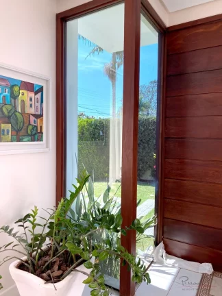 Imagem Belíssima casa com 4 Suites, 6 vagas cobertas  em Jurere Internacional a poucos passos da Praia. T...