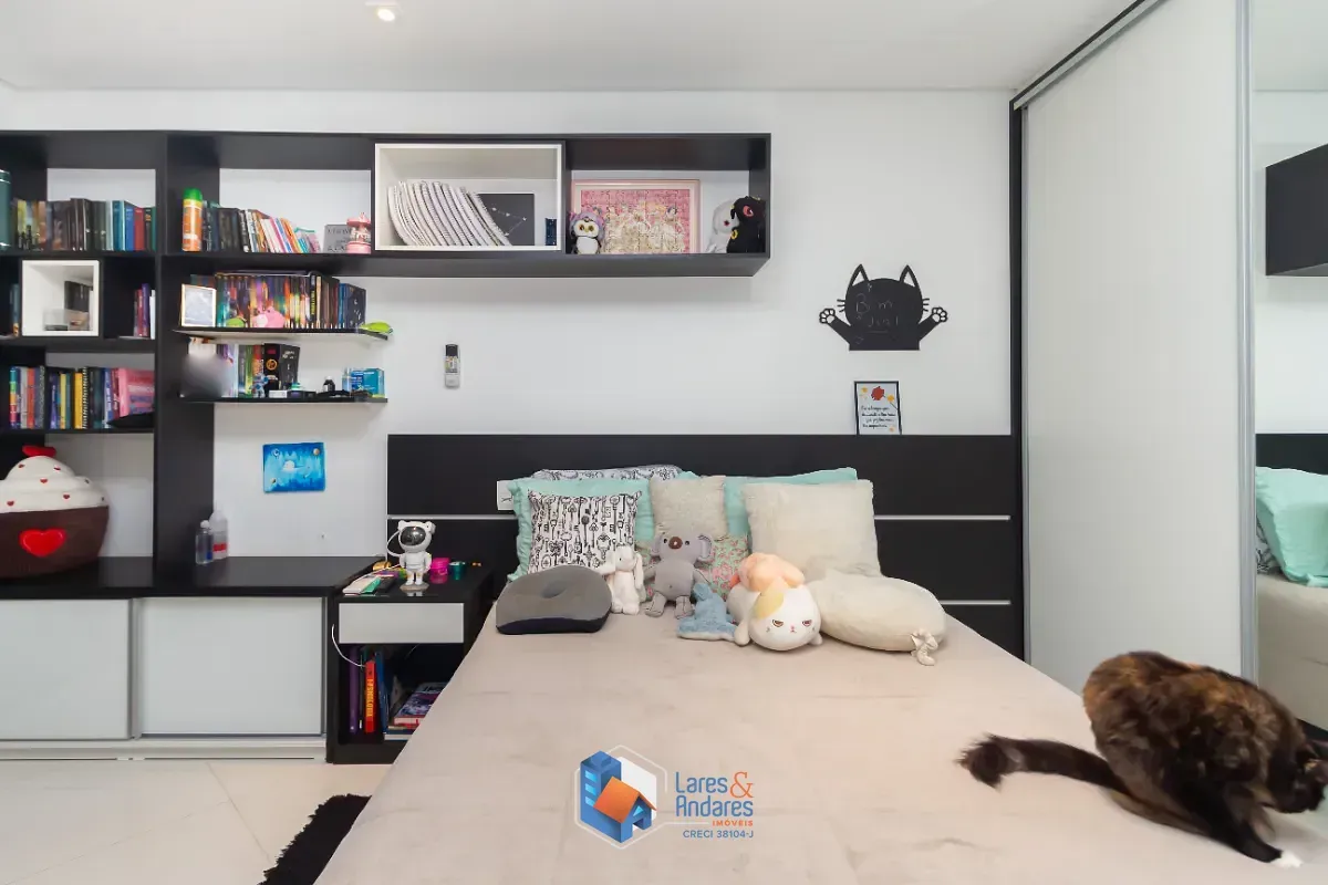 Imagem Casa para venda em Parque São Domingos com 4 quartos, sendo 2 suítes, 210m²