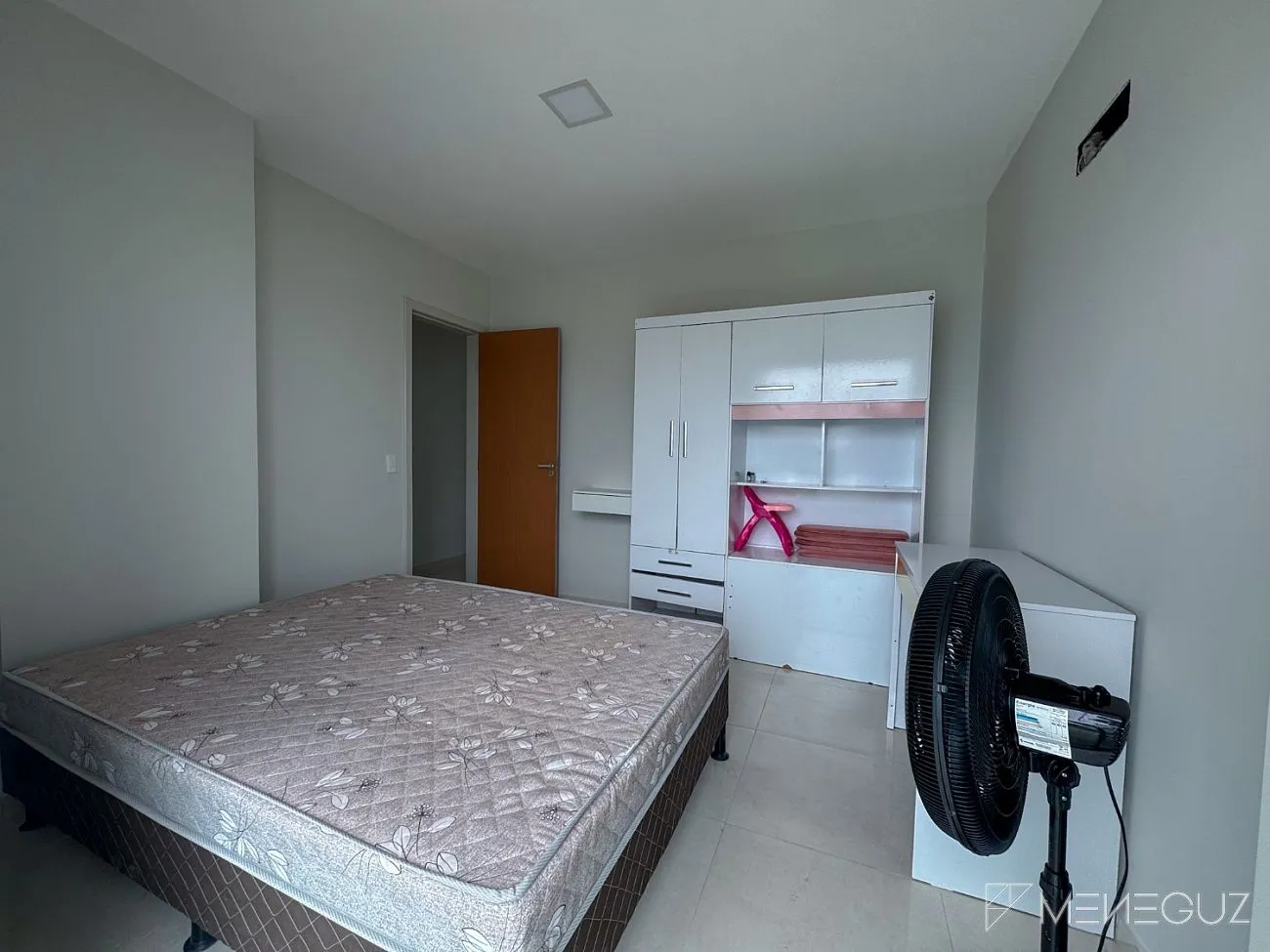 Imagem Apartamento mobiliado de 3 quartos na Avenida Praiana - andar alto, vista para as montanhas e vista discreta para o mar!