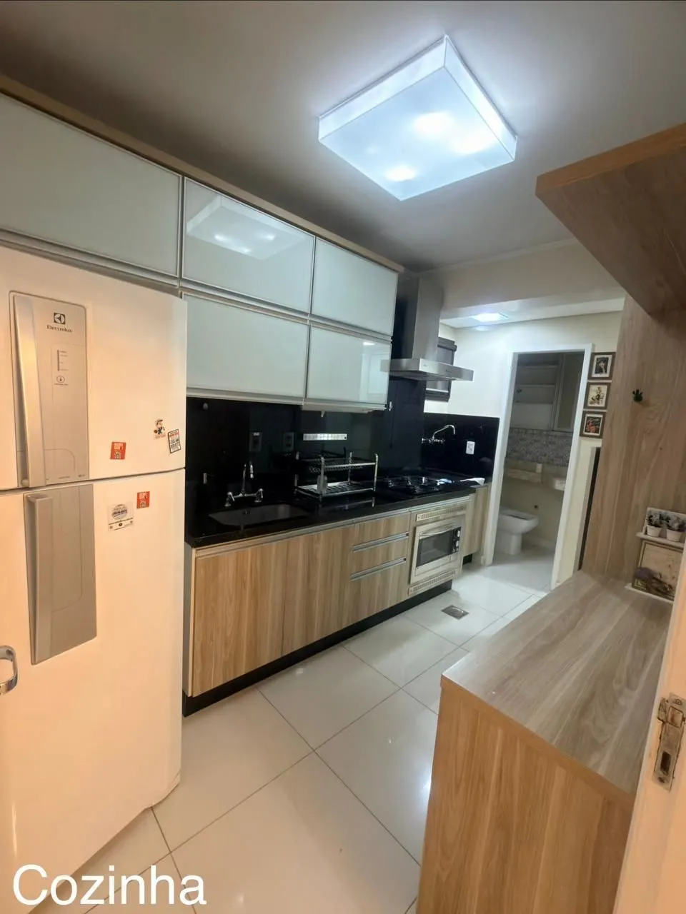 Imagem Apartamento de 2 quartos, suíte e 1 vaga de garagem no bairro Menino Deus em POA