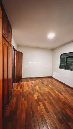 Imagem LINDO SOBRADO PARA VENDA PRÓXIMO DA AVENIDA BRASIL